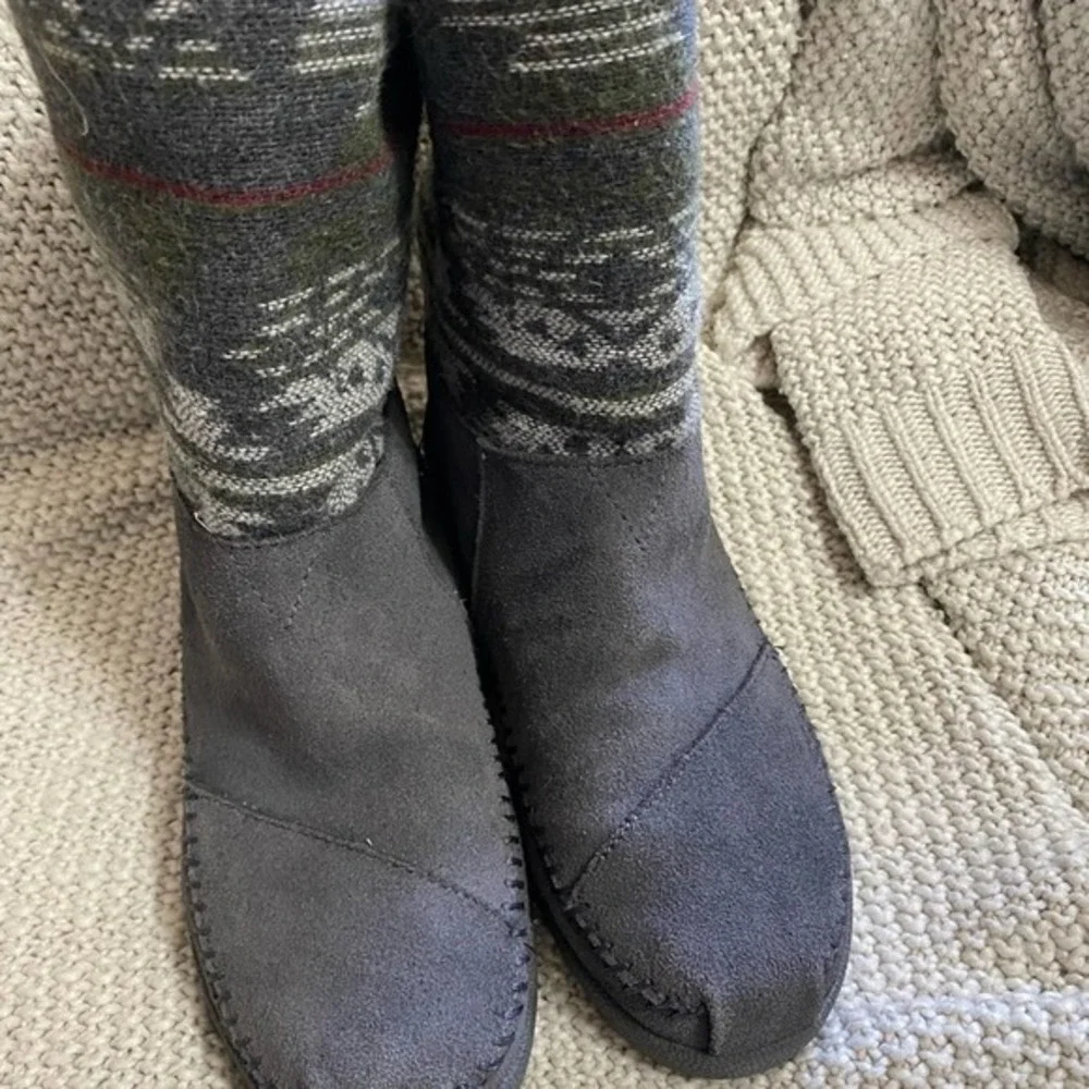Toms Nepal Aztec Trim Moccasin‎ Boots, Size 6